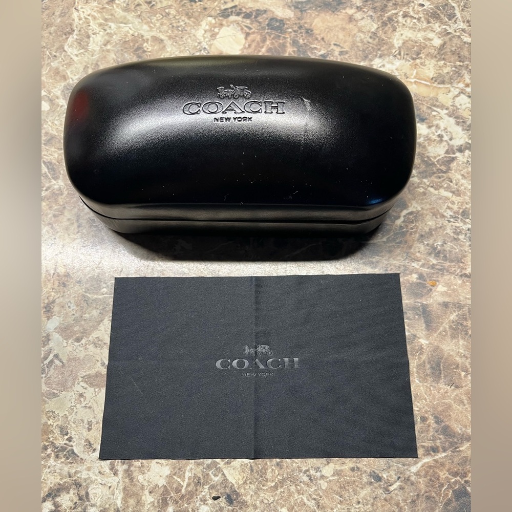 🖤 Coach hard case with cleaning cloth. Gently used. 🖤